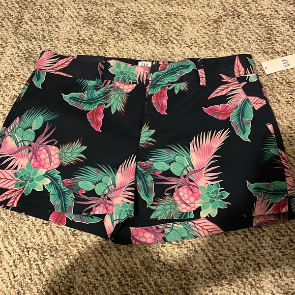 GAP Shorts - Picture 1 of 2